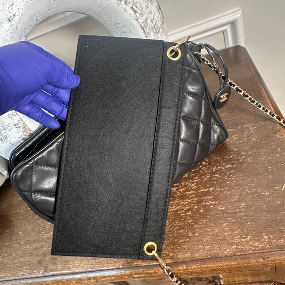 Authentic Chanel pouchette/crossbody - Picture 10 of 11